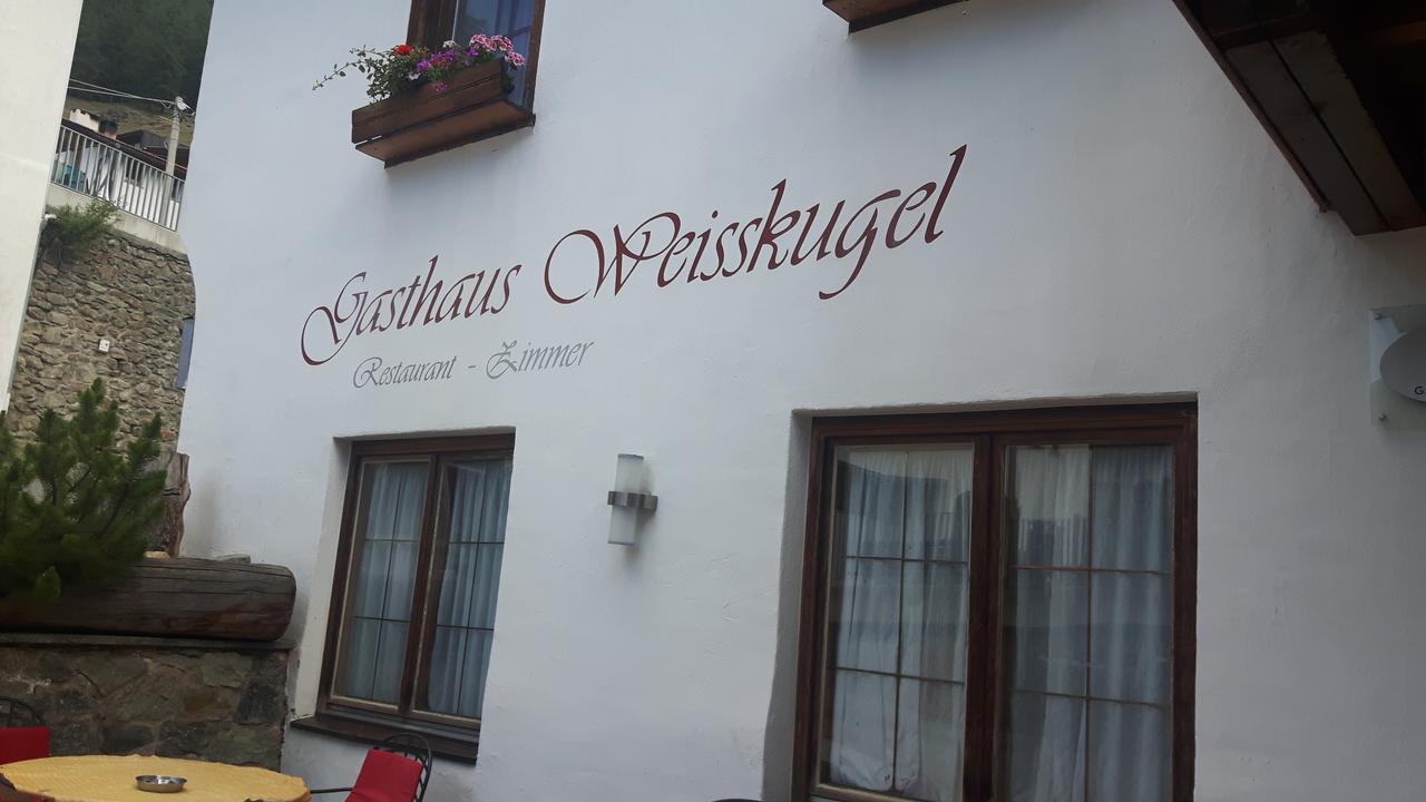 Gasthaus Weisskugel Hotel Malles Venosta Eksteriør billede