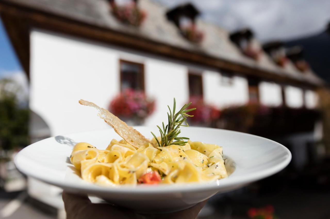 Gasthaus Weisskugel Hotel Malles Venosta Eksteriør billede