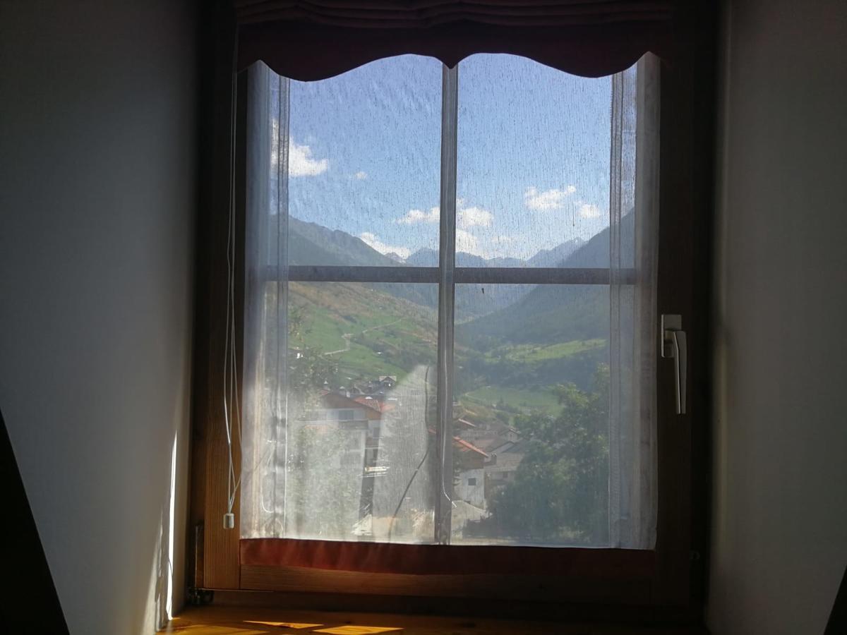 Gasthaus Weisskugel Hotel Malles Venosta Eksteriør billede
