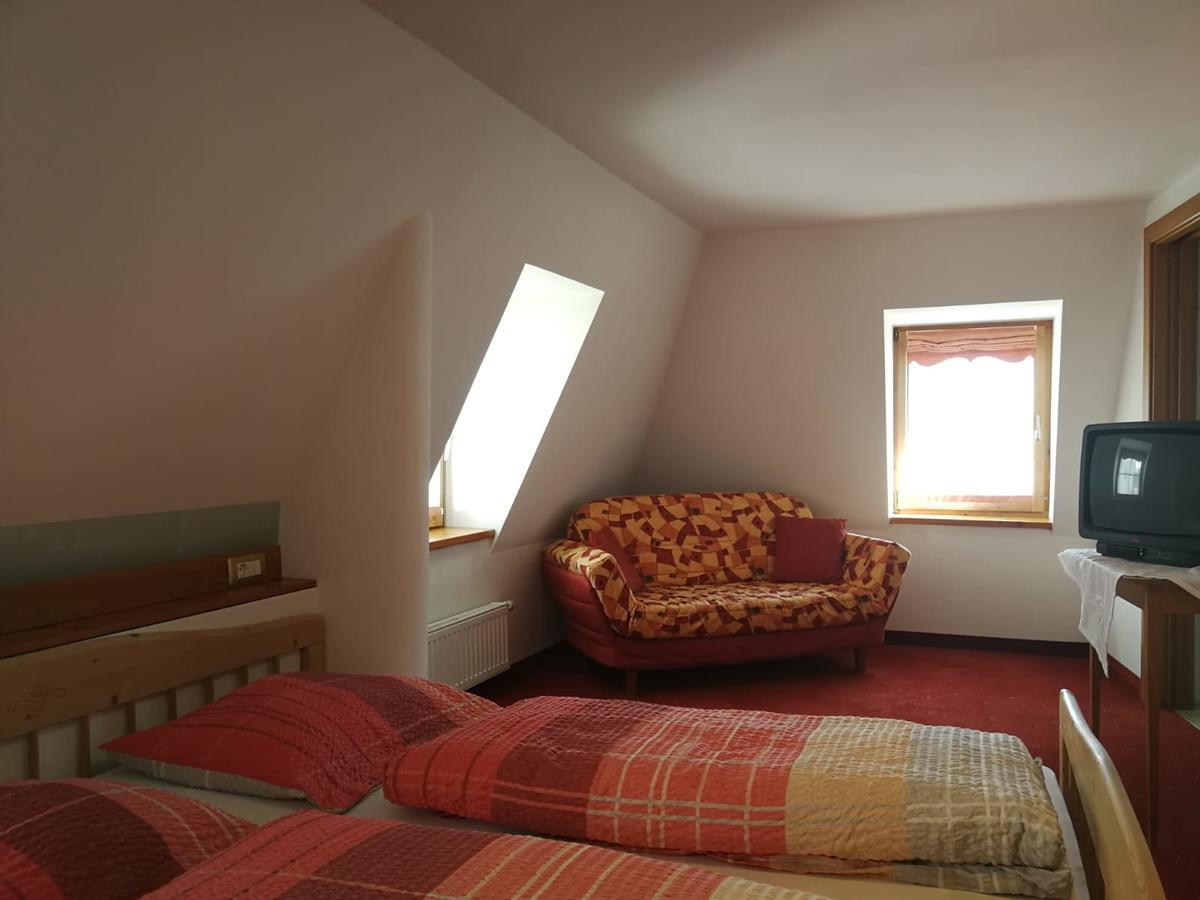 Gasthaus Weisskugel Hotel Malles Venosta Eksteriør billede