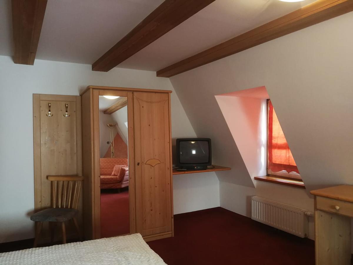 Gasthaus Weisskugel Hotel Malles Venosta Eksteriør billede