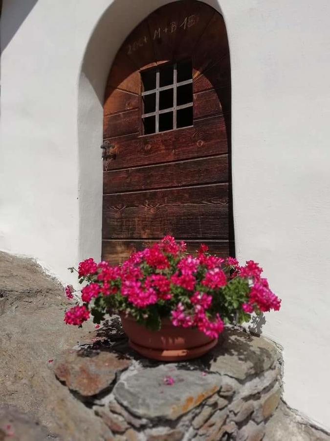 Gasthaus Weisskugel Hotel Malles Venosta Eksteriør billede