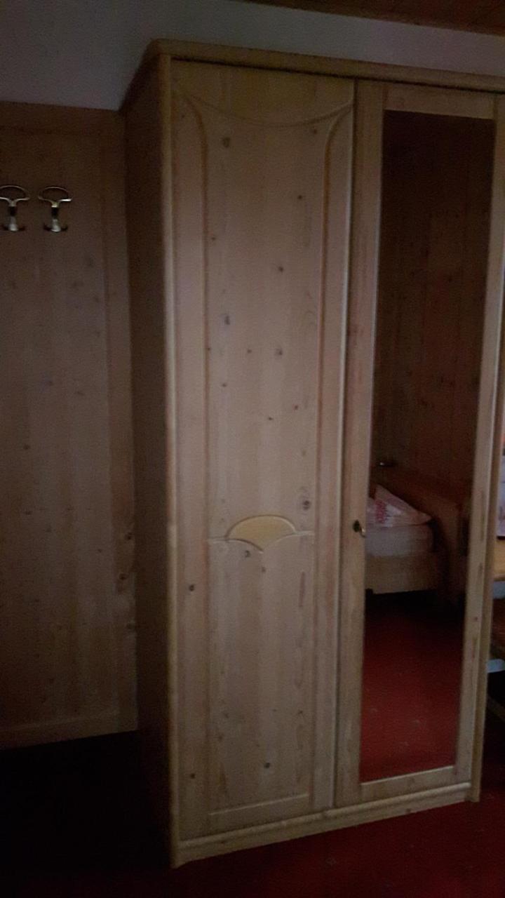 Gasthaus Weisskugel Hotel Malles Venosta Eksteriør billede
