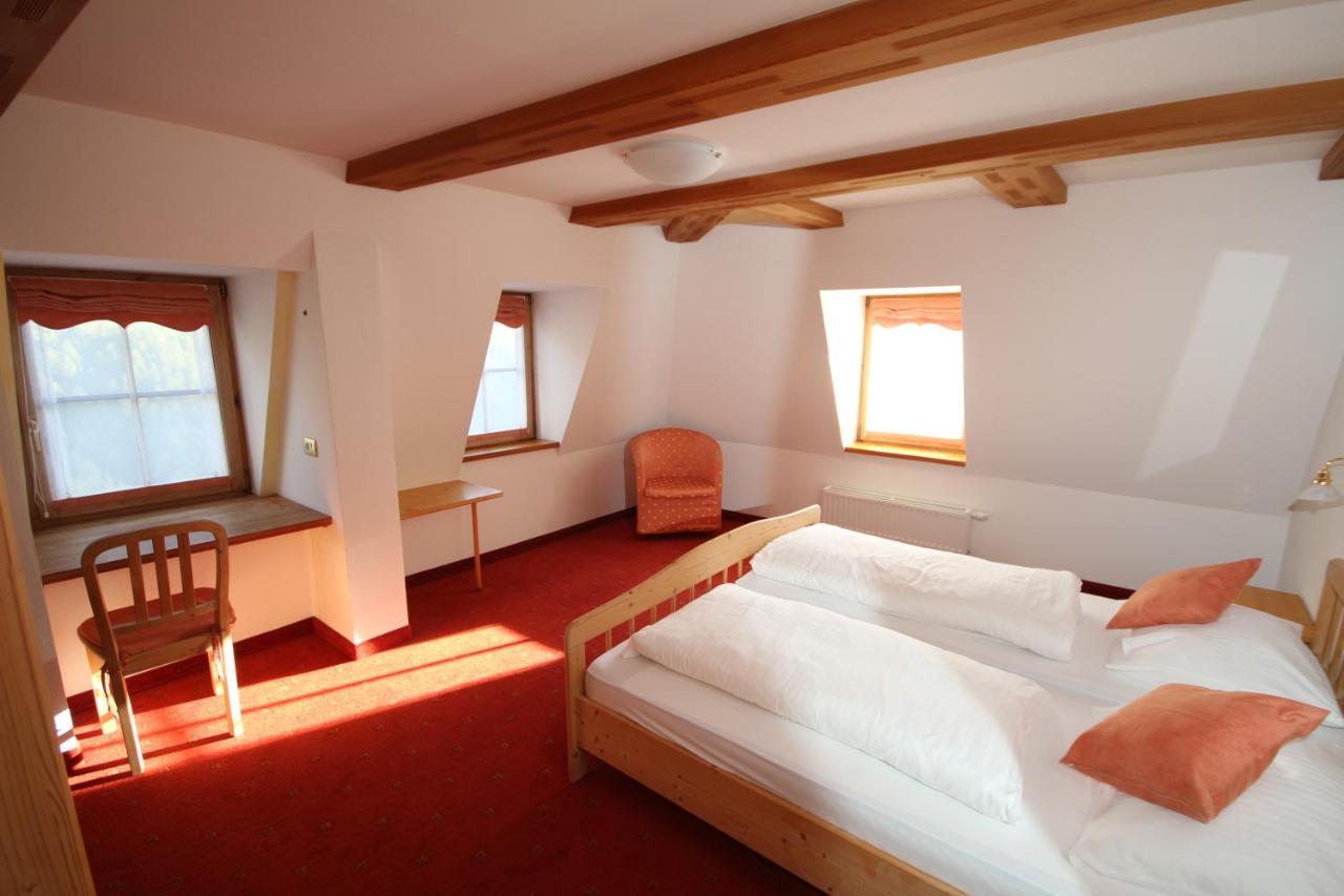 Gasthaus Weisskugel Hotel Malles Venosta Eksteriør billede